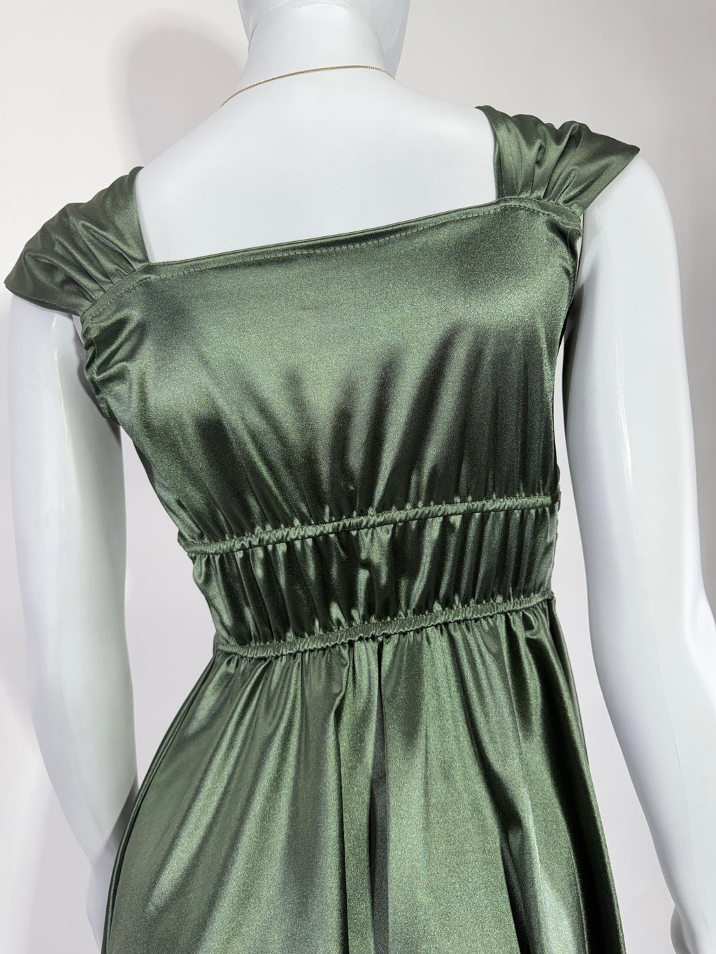 Vestido Dama Corto Satin