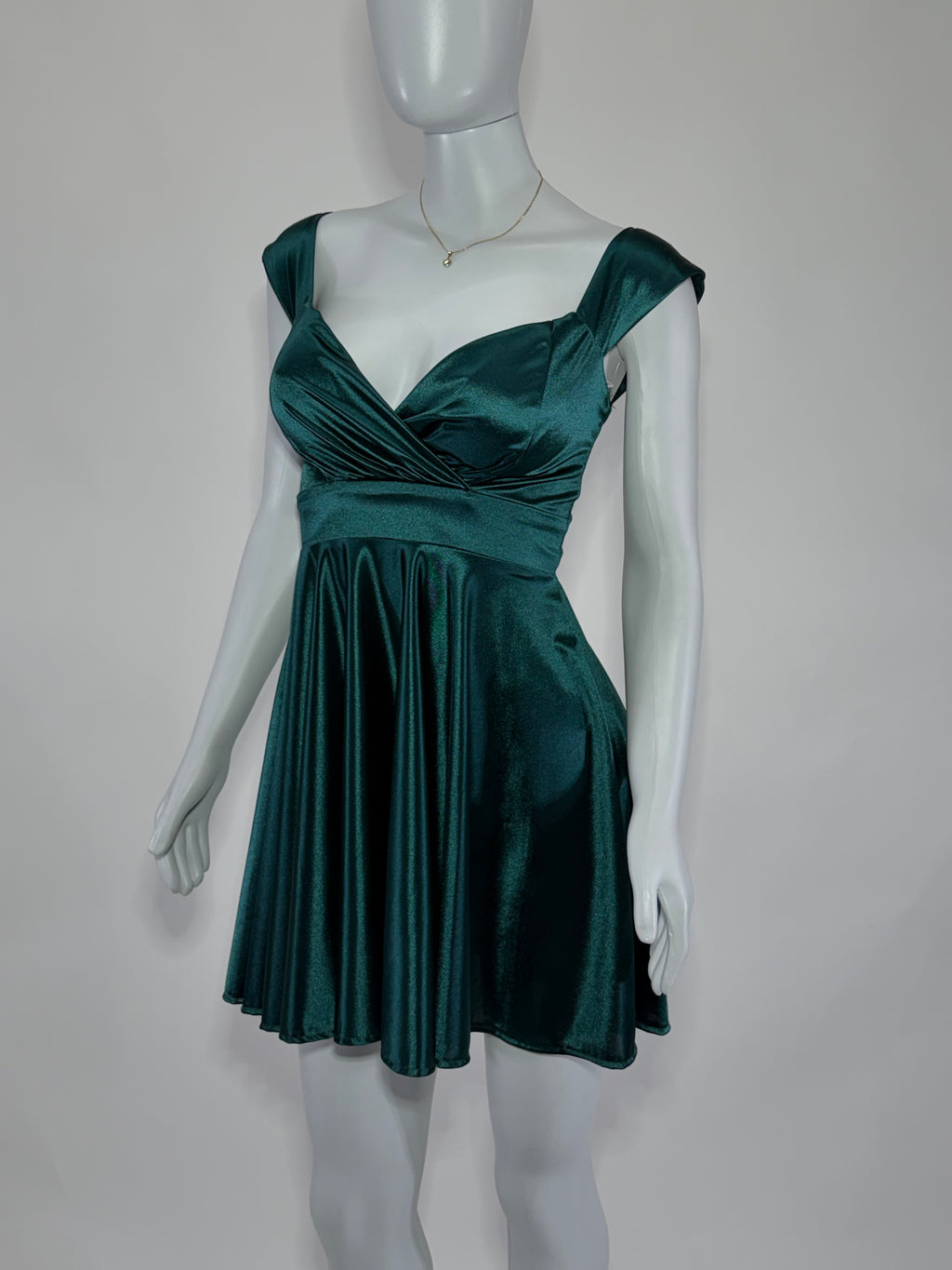 Vestido Dama Corto Satin