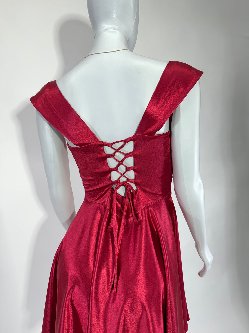 Vestido Dama Corto Satin